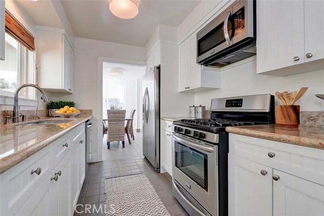 323 29th Street, Manhattan Beach, California 90266, 4 Bedrooms Bedrooms, ,3 BathroomsBathrooms,Residential,Sold,29th,SB19246067