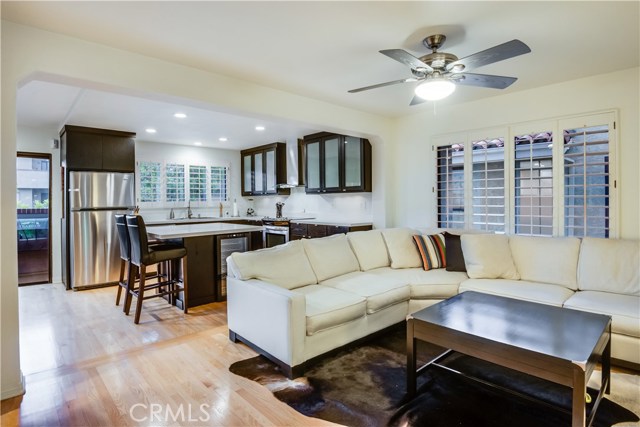 27 Coronado Court, Manhattan Beach, California 90266, 2 Bedrooms Bedrooms, ,3 BathroomsBathrooms,Residential,Sold,Coronado,PV18241500