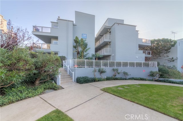 240 The Village, Redondo Beach, California 90277, 2 Bedrooms Bedrooms, ,2 BathroomsBathrooms,Residential,Sold,The Village,SB18290974