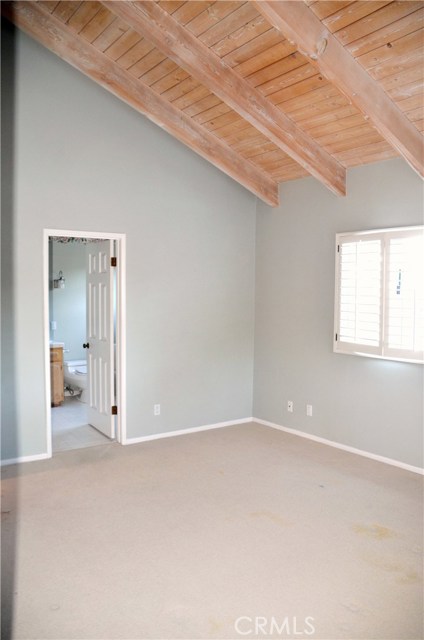Master bedroom has the vaulted ceilings and ensuite bathroom.