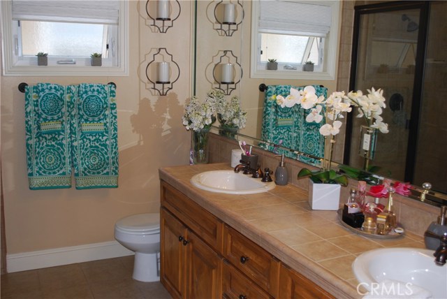 Master Bathroom, dual sinks, soaking spa tub and separate shower.