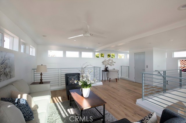 213 Juanita Avenue, Redondo Beach, California 90277, 4 Bedrooms Bedrooms, ,4 BathroomsBathrooms,Residential,Sold,Juanita,SB19068362