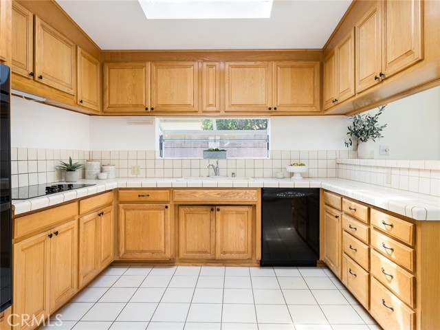 562 31st Street, Manhattan Beach, California 90266, 4 Bedrooms Bedrooms, ,3 BathroomsBathrooms,Residential,Sold,31st,SB21032362