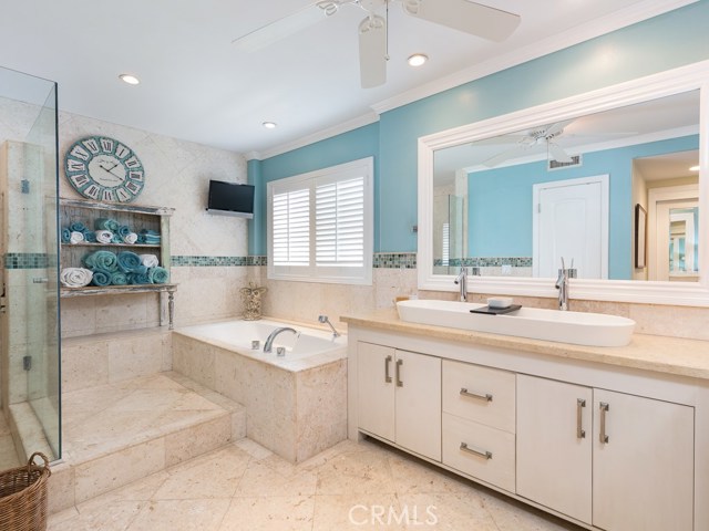 240 Monterey Boulevard, Hermosa Beach, California 90254, 3 Bedrooms Bedrooms, ,2 BathroomsBathrooms,Residential,Sold,Monterey,SB19037941
