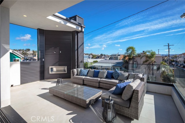 3218 Morningside Drive, Hermosa Beach, California 90254, 5 Bedrooms Bedrooms, ,4 BathroomsBathrooms,Residential,Sold,Morningside,SB17254268