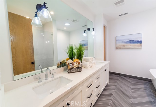 2313 Carnegie Lane, Redondo Beach, California 90278, 4 Bedrooms Bedrooms, ,3 BathroomsBathrooms,Residential,Sold,Carnegie,SB19138733