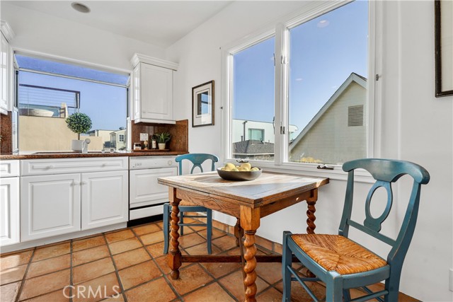 20 4th Street, Hermosa Beach, California 90254, 3 Bedrooms Bedrooms, ,1 BathroomBathrooms,Residential,Sold,4th,SB21149373