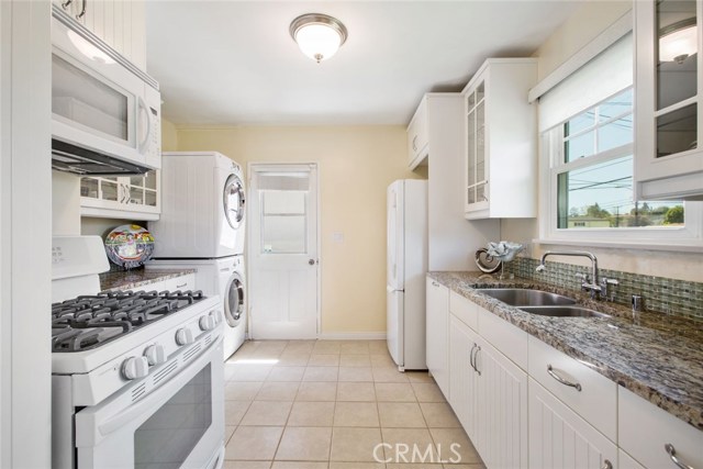1900 Gates Avenue, Redondo Beach, California 90278, 3 Bedrooms Bedrooms, ,1 BathroomBathrooms,Residential,Sold,Gates,SB17065989