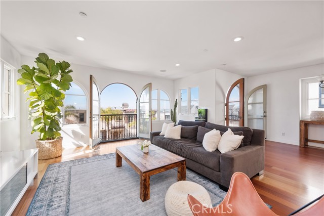 3104 Alma Avenue, Manhattan Beach, California 90266, 3 Bedrooms Bedrooms, ,4 BathroomsBathrooms,Residential,Sold,Alma,SB21051698