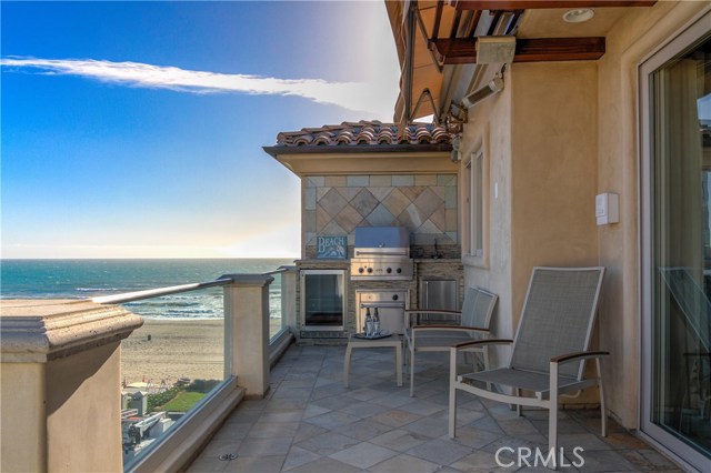 2702 The Strand, Manhattan Beach, California 90266, 3 Bedrooms Bedrooms, ,1 BathroomBathrooms,Residential,Sold,The Strand,SB17066172