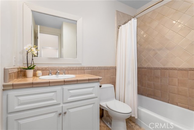 Main Floor Full Bath