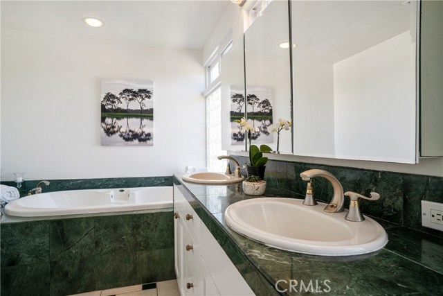 3529 Pine Avenue, Manhattan Beach, California 90266, 4 Bedrooms Bedrooms, ,Residential,Sold,Pine,SB18230875