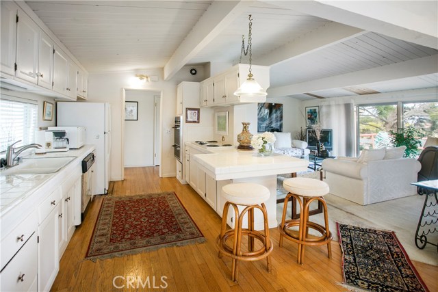 1020 Pacific Avenue, Manhattan Beach, California 90266, 4 Bedrooms Bedrooms, ,1 BathroomBathrooms,Residential,Sold,Pacific,SB17069803