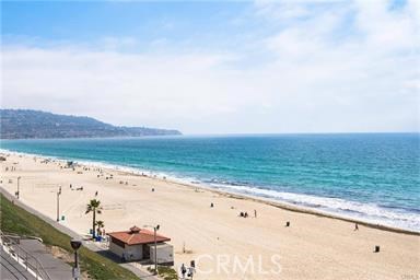 700 Esplanade, Redondo Beach, California 90277, 2 Bedrooms Bedrooms, ,2 BathroomsBathrooms,Residential,Sold,Esplanade,SB17194548