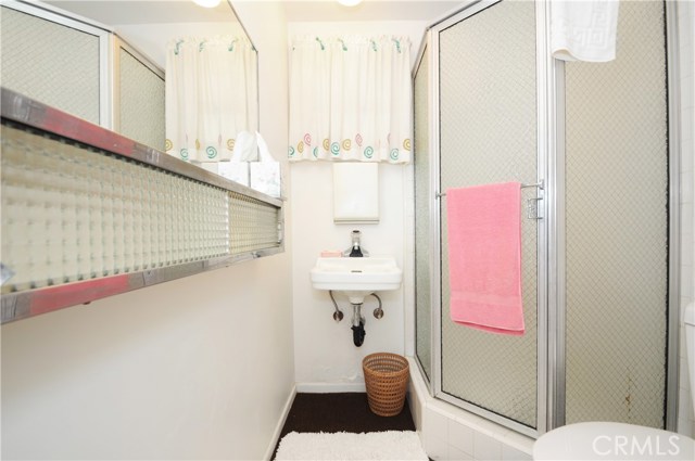 Pool house/ Casita bathroom 1