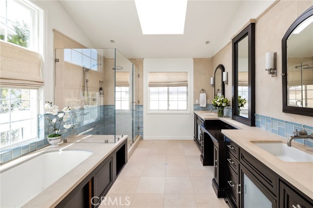 2200 Elm Avenue, Manhattan Beach, California 90266, 4 Bedrooms Bedrooms, ,3 BathroomsBathrooms,Residential,Sold,Elm,SB21076957