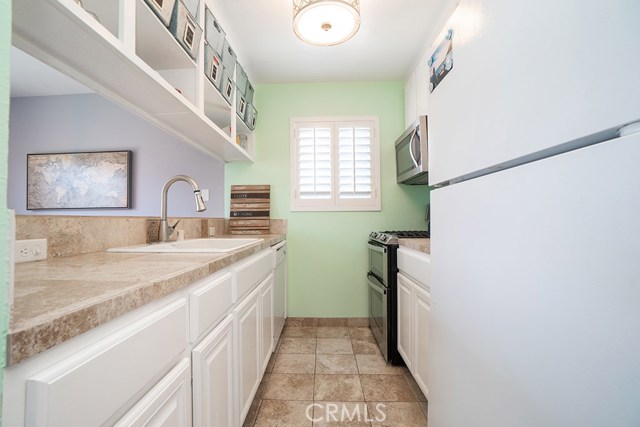 720 Meyer Lane, Redondo Beach, California 90278, 2 Bedrooms Bedrooms, ,2 BathroomsBathrooms,Residential,Sold,Meyer,SB19083310