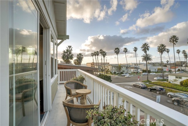 202 Avenue H, Redondo Beach, California 90277, 4 Bedrooms Bedrooms, ,3 BathroomsBathrooms,Residential,Sold,Avenue H,SB18040165