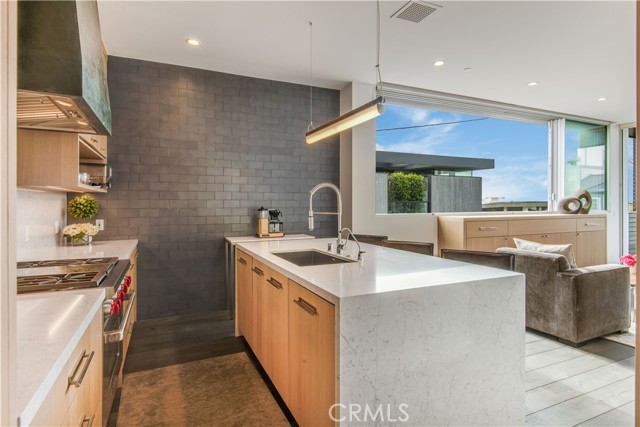 218 1st Place, Manhattan Beach, California 90266, 3 Bedrooms Bedrooms, ,3 BathroomsBathrooms,Residential,Sold,1st,PV21075886