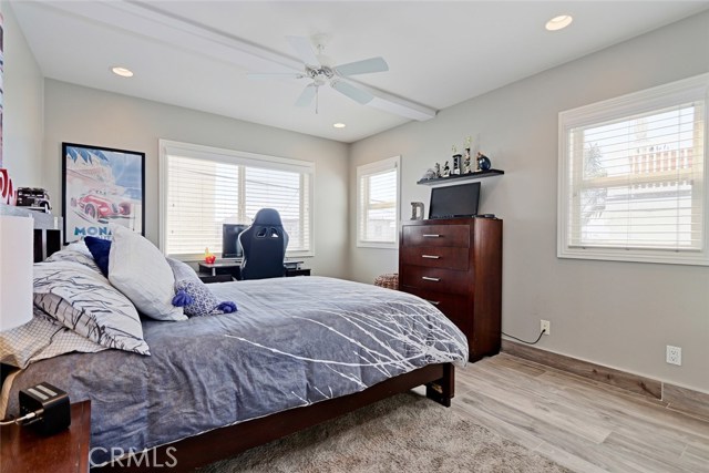 300 28th Street, Hermosa Beach, California 90254, 4 Bedrooms Bedrooms, ,4 BathroomsBathrooms,Residential,Sold,28th,SB18066666