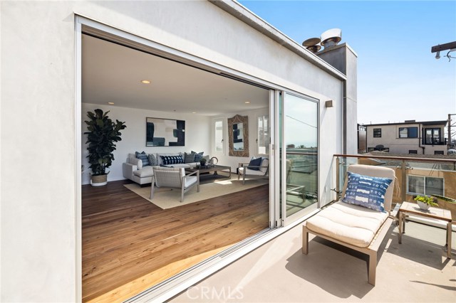315 24th Street, Manhattan Beach, California 90266, 3 Bedrooms Bedrooms, ,3 BathroomsBathrooms,Residential,Sold,24th,SB20212174