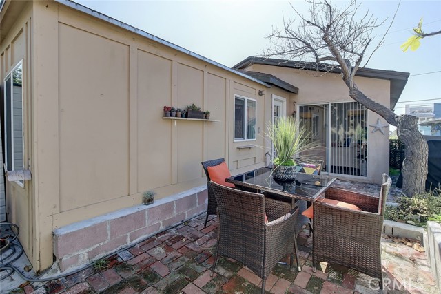 2012 Springfield Avenue, Hermosa Beach, California 90254, 4 Bedrooms Bedrooms, ,1 BathroomBathrooms,Residential,Sold,Springfield,SB21047876