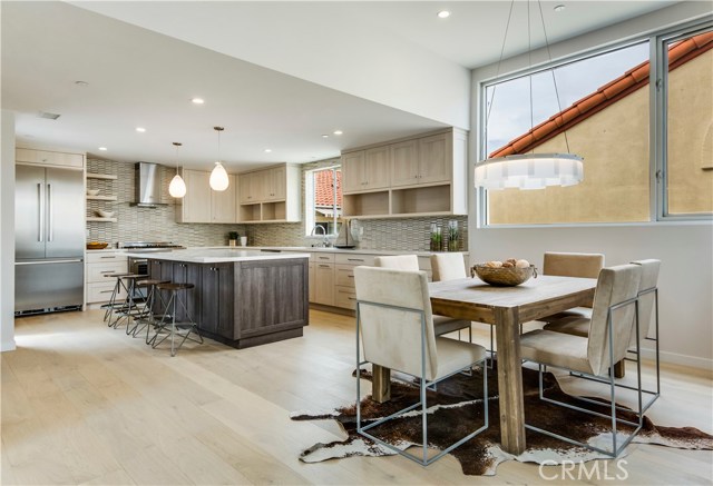 Custom Kitchen Cabinets and Center Island