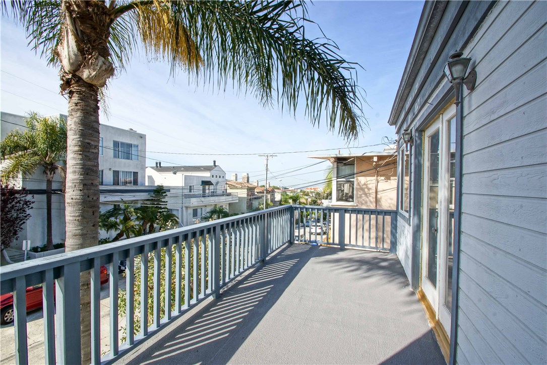 725 9th, Hermosa Beach, California 90254, 3 Bedrooms Bedrooms, ,2 BathroomsBathrooms,Residential,Sold,9th,SB18021092