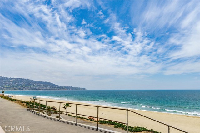 703 Esplanade, Redondo Beach, California 90277, 3 Bedrooms Bedrooms, ,3 BathroomsBathrooms,Residential,Sold,Esplanade,SB19177678