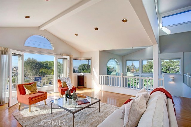 939 1st Street, Manhattan Beach, California 90266, 4 Bedrooms Bedrooms, ,4 BathroomsBathrooms,Residential,Sold,1st,SB17057614