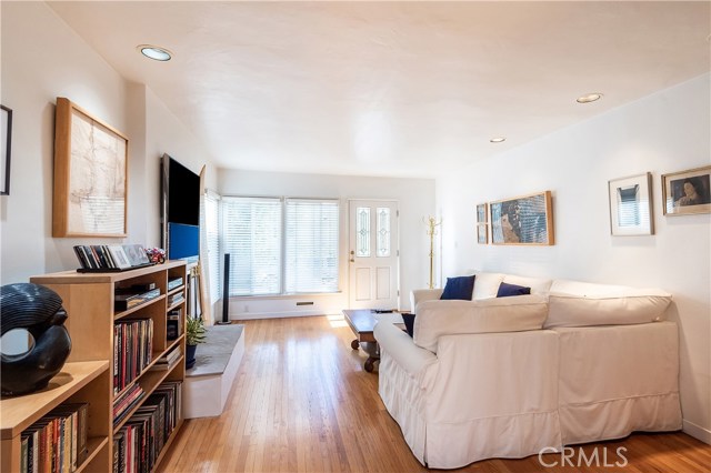 420 3rd Street, Manhattan Beach, California 90266, 2 Bedrooms Bedrooms, ,2 BathroomsBathrooms,Residential,Sold,3rd,SB19171660