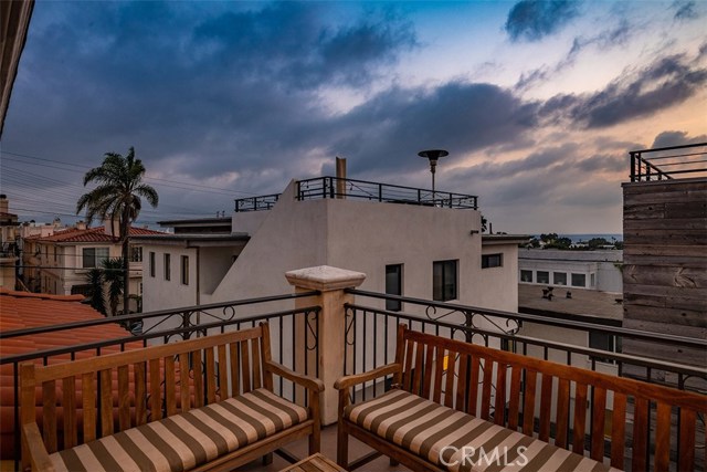 711 1st Place, Hermosa Beach, California 90254, 4 Bedrooms Bedrooms, ,3 BathroomsBathrooms,Residential,Sold,1st,SB20215238