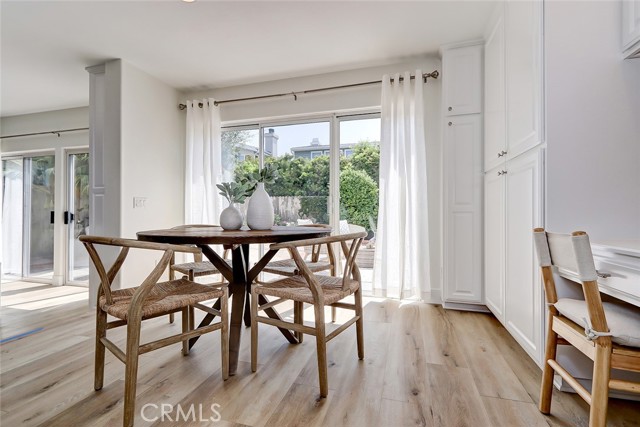 MAN FLOOR BREAKFAST NOOK AREA