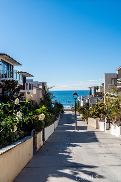 212 16th Street, Manhattan Beach, California 90266, 4 Bedrooms Bedrooms, ,1 BathroomBathrooms,Residential,Sold,16th,SB20214032