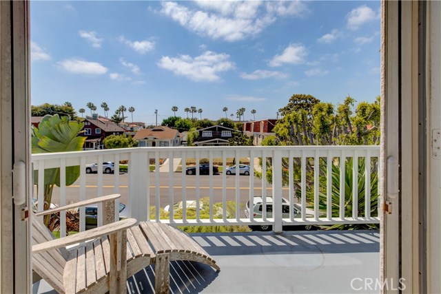 704 Broadway, Redondo Beach, California 90277, 3 Bedrooms Bedrooms, ,2 BathroomsBathrooms,Residential,Sold,Broadway,SB20108157