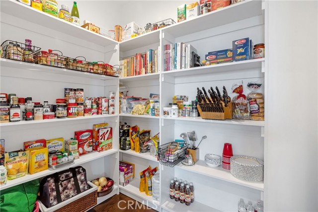 Big walk-in pantry!  Room for big-box shopping!