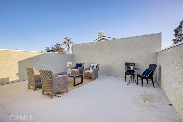 2215 Huntington Lane, Redondo Beach, California 90278, 3 Bedrooms Bedrooms, ,2 BathroomsBathrooms,Residential,Sold,Huntington,PW21010737