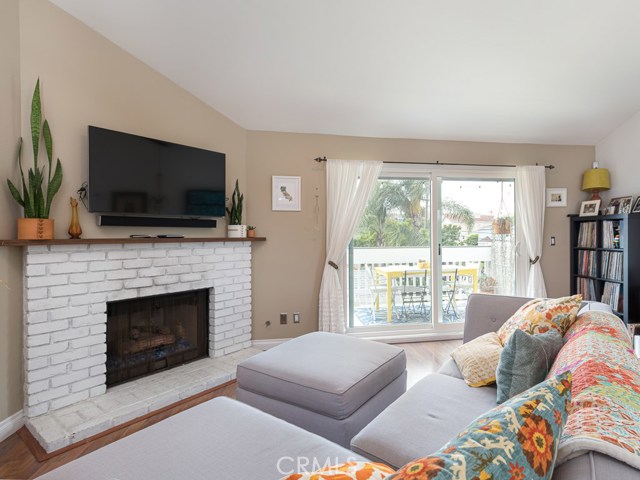 110 Juanita Avenue, Redondo Beach, California 90277, 2 Bedrooms Bedrooms, ,1 BathroomBathrooms,Residential,Sold,Juanita,SB19190456