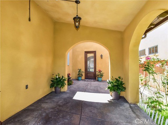 Lovely entry way!