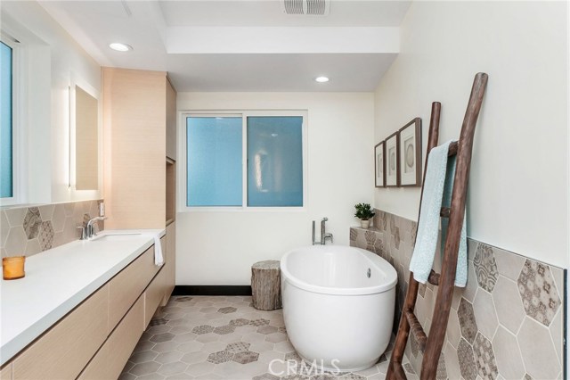 636 Vincent Park #A, Redondo Beach, California 90277, 3 Bedrooms Bedrooms, ,2 BathroomsBathrooms,Residential,Sold,Vincent Park #A,SB20200007