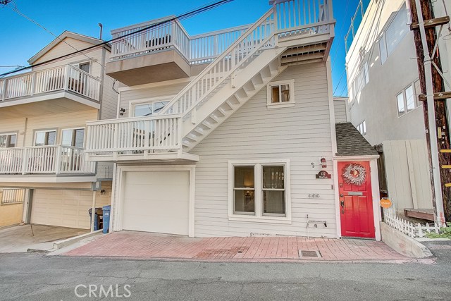132 35th Place, Hermosa Beach, California 90254, 2 Bedrooms Bedrooms, ,2 BathroomsBathrooms,Residential,Sold,35th,SB19057826