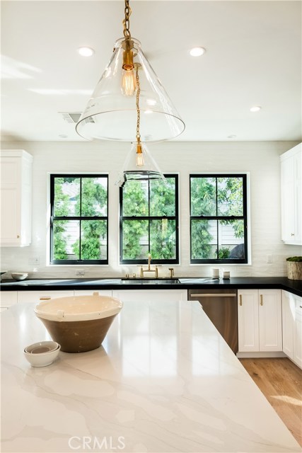 856 14th Street, Manhattan Beach, California 90266, 5 Bedrooms Bedrooms, ,5 BathroomsBathrooms,Residential,Sold,14th,SB18245508