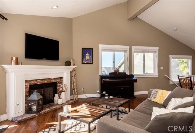 211 Helberta Avenue, Redondo Beach, California 90277, 2 Bedrooms Bedrooms, ,2 BathroomsBathrooms,Residential,Sold,Helberta,SB19015019