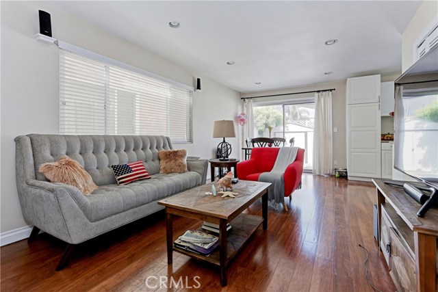 1217 24th Street, Hermosa Beach, California 90254, 3 Bedrooms Bedrooms, ,3 BathroomsBathrooms,Residential,Sold,24th,SB18287542