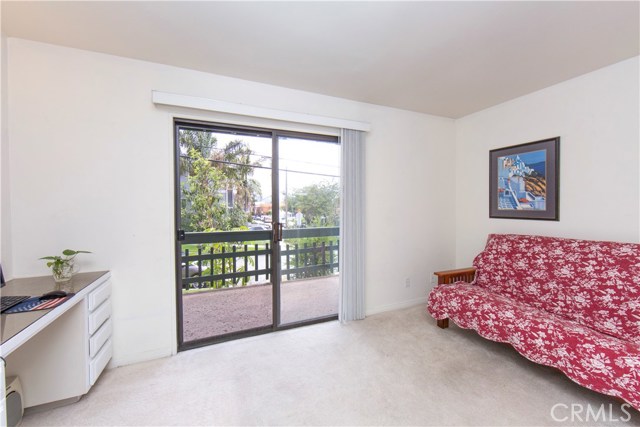 Different angle of the 2nd bedroom
