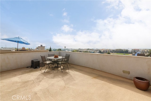 714 10th Street, Hermosa Beach, California 90254, 4 Bedrooms Bedrooms, ,3 BathroomsBathrooms,Residential,Sold,10th,SB18010615