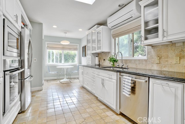 2300 Poinsettia Avenue, Manhattan Beach, California 90266, 4 Bedrooms Bedrooms, ,3 BathroomsBathrooms,Residential,Sold,Poinsettia,SB17106769