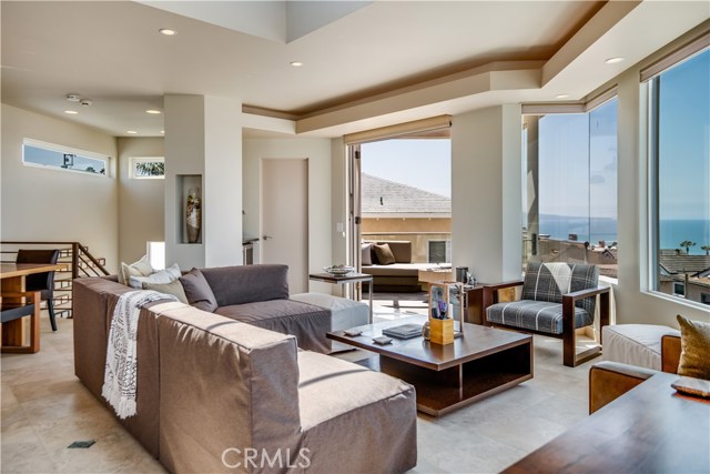 228 33rd Street, Manhattan Beach, California 90266, 3 Bedrooms Bedrooms, ,1 BathroomBathrooms,Residential,Sold,33rd,SB19198538