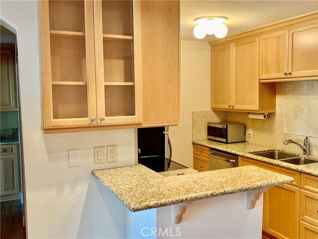 Sparkling Kitchen includes convenient Eat-Up Counter.