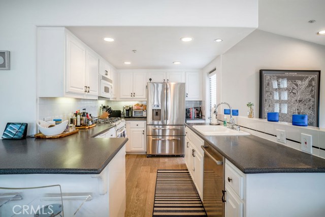 433 Marine Avenue, Manhattan Beach, California 90266, 3 Bedrooms Bedrooms, ,3 BathroomsBathrooms,Residential,Sold,Marine,SB19210558